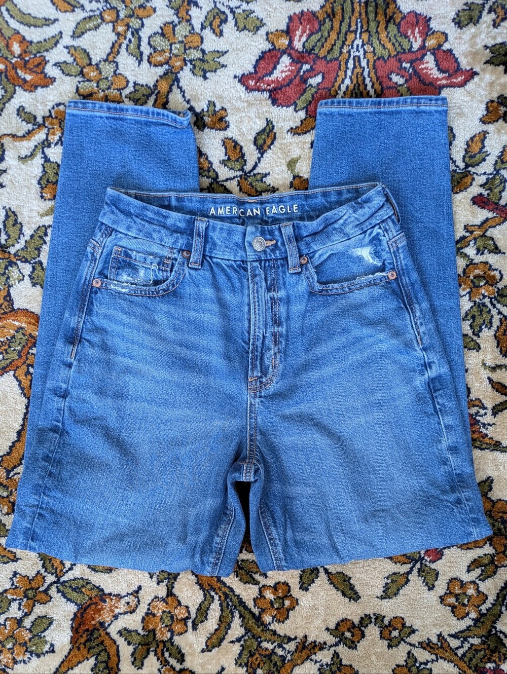 American Eagle Outfitters High-Rise Curvy Mom Blue Denim Jeans